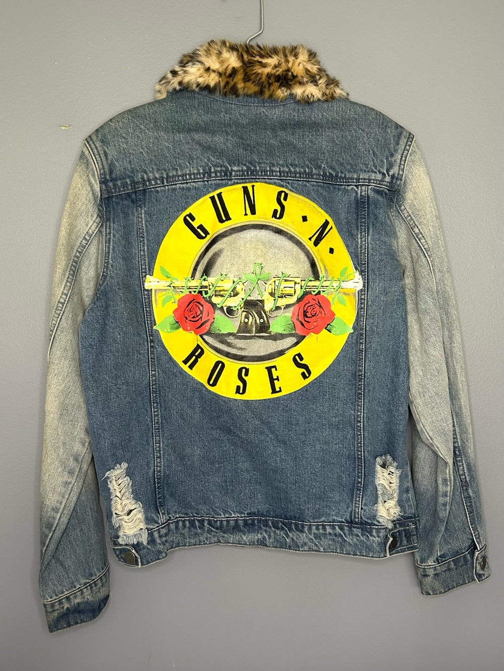 Guns N' Roses Denim Jacket Womens M Blue Leopard Faux Fur Collar Distressed GNR